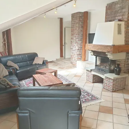 Sunny And Spacious With Terrace Apartmán