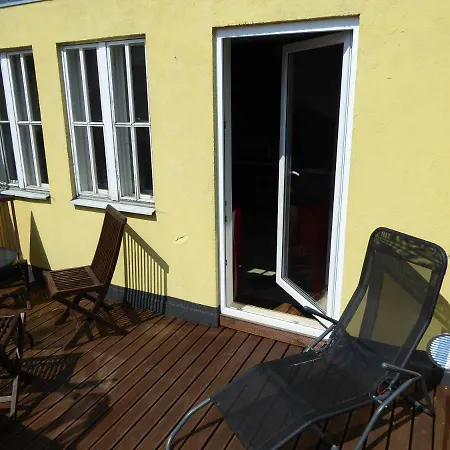 Sunny And Spacious With Terrace Ταλίν