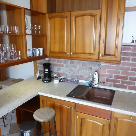 Sunny And Spacious With Terrace