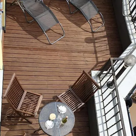 Sunny And Spacious With Terrace *