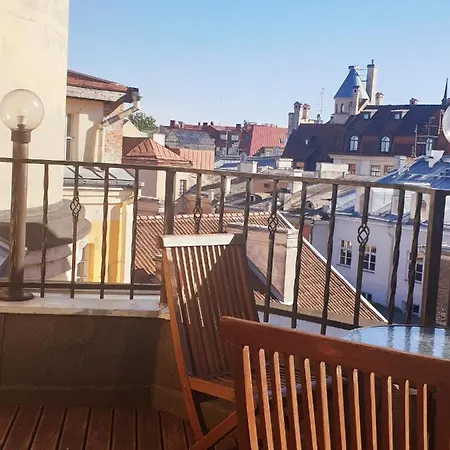 Sunny And Spacious With Terrace Apartmán