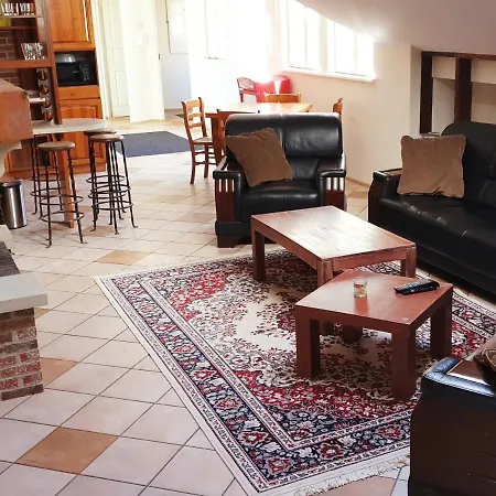 Sunny And Spacious With Terrace Appartamento Reval